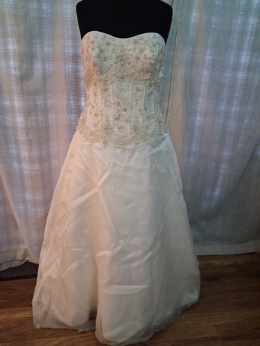 Wedding dress size ivory - 14,