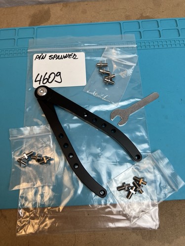 Adjustable pin spanner wrench - adjustable,