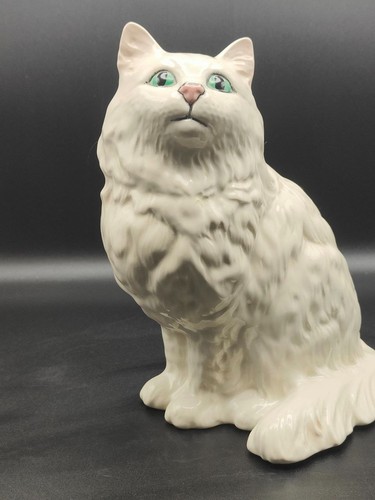 Royal doulton persian cat - royal,