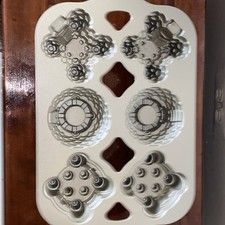Nordic Ware Castle Cakelette