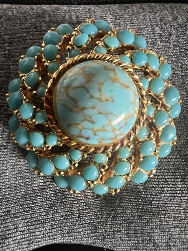 Vintage sphinx 9392 brooch - sphinx,