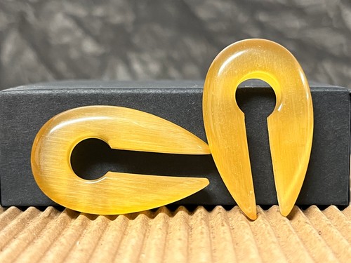 Pair yellow cat eye - pair, keyhole