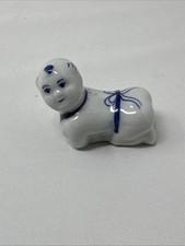 Chinese blue white porcelain little boy Baby Crawling statue