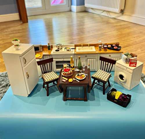 Deluxe dollhouse - deluxe,