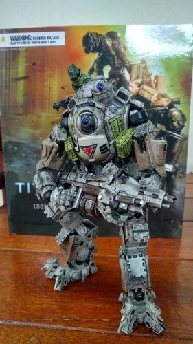 Play arts kai titanfall atlas - titanfall,