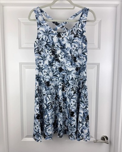 Blue and white floral - blue,