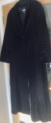 Precis petite black velvet