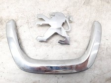 Peugeot 307 CC Cabrio 2005 front bumper manufacturer badge logo emblem L1020356 