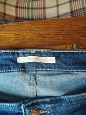 Levi’s 711 Skinny Jeans –