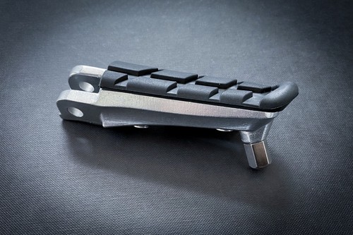Front right footrest - front,
