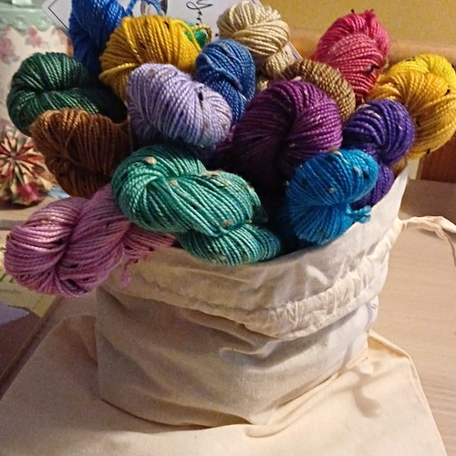 Yarn advent from - advent, robin