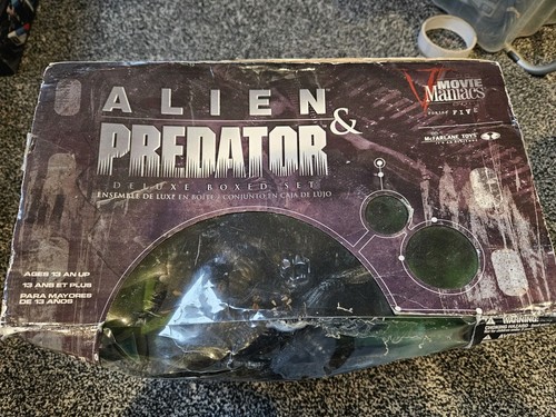 Alien predator deluxe - &,
