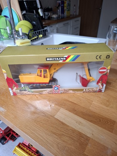 Britains farm toys road - britains,