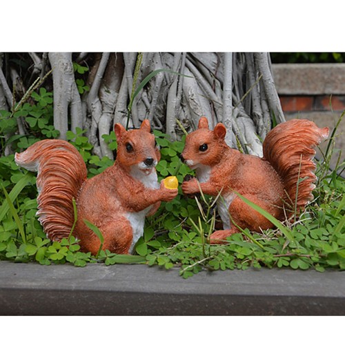 Resin squirrel sculpture - 2x,