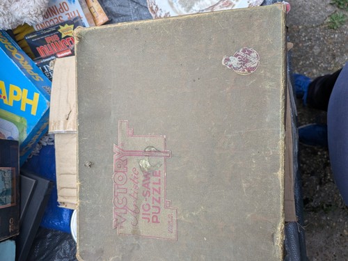 Victory gold box jigsaw approx - gold,