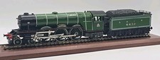 CREST VERSION HORNBY OO GAUGE