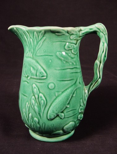 Rare signed green glazed fish - signed,