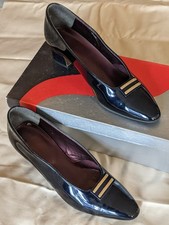 Striking Aubergine ladies court shoes size 5 hardly worn