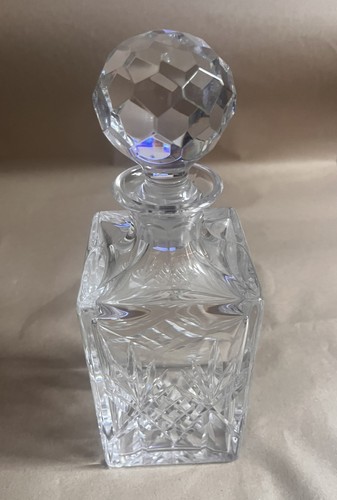 Vintage crystal decanter - ,