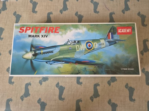 Academy 2130 spitfire - 1/72,