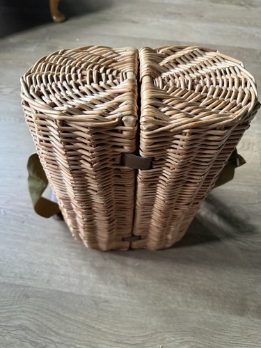 Wicker picnic wine - hamper, with