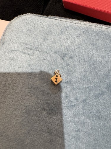 Tiny vintage 9ct - 9ct, gold