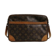 LOUIS VUITTON Troca 30 Model