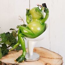 Sitting FROG Taking SELFIE