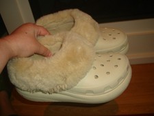 CROCS  BEIGE FUR LINED CASUAL/CLOGS STYLE SHOES - UK  SIZE  5/EU 38
