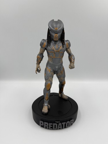 Predator scale statue - , 1:10