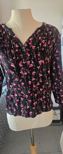 Ladies sleved top size 14 - 3/4,