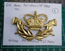 Original Queens Crown General Post Office Royal Mail Postman Cap Badge (A). 