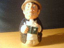 ROYAL DOULTON MR CASSOCK THE CLERGYMAN D6702 TOBY JUG MINT CONDITION