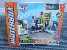 2012 Matchbox Adventure Links Service Centre Garage Cars