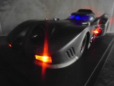 LTD ED HOTWHEELS 1:18 BATTLE DAMAGED 89 KEATON BATMOBILE WITH WORKING LIGHTS