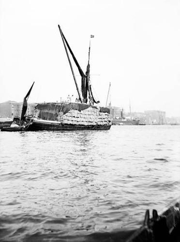 Topsail barge the thames - barge,