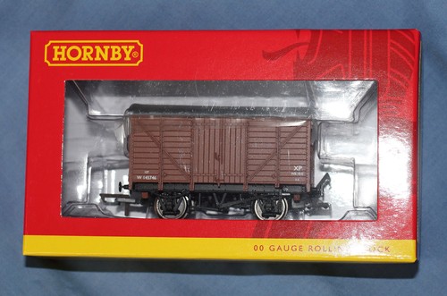 Hornby r60027 twin vent van - br,