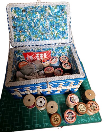 Vtg small wicker plastic - vtg,