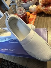 NIB WOMENS 8 1/2 TONY LITTLE