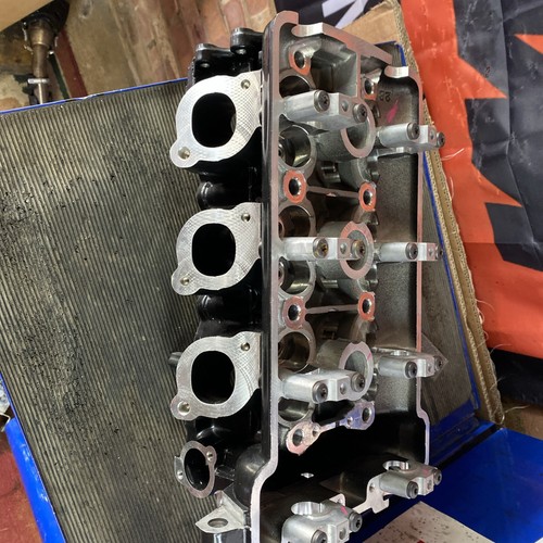 Triumph cylinder head 955i - triumph,