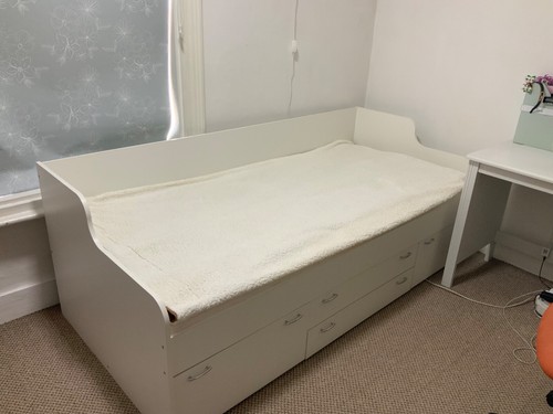 Single bed white frame - , good