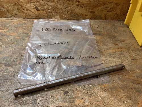 Mitsubishi rocker arm shaft - arm,