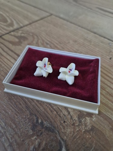 Hand painted bone china clip - hand,