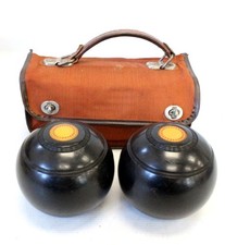 Pair Of Vtg THOMAS TAYLOR Full Bias Size 2 Black LAWN BOWLS w/Case - D17
