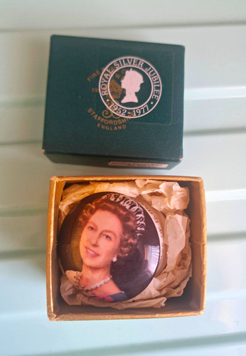 Crown staffordshire bone china - bone,