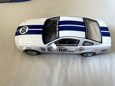 AUTOART FORD MUSTANG FR500C 2005 WHITE 1:32 SLOT