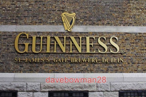 Photo guinness sign on - ,