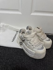 Naked Wolfe Slider White