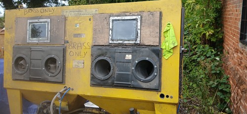 Large blast and bead cabinet - large,