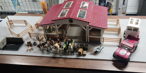 Schleich horse club stables - club,